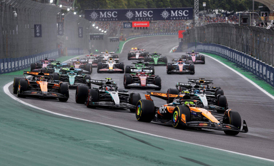 ayx世界杯2026-哈斯车队完胜梅赛德斯，诺里斯点燃赛场