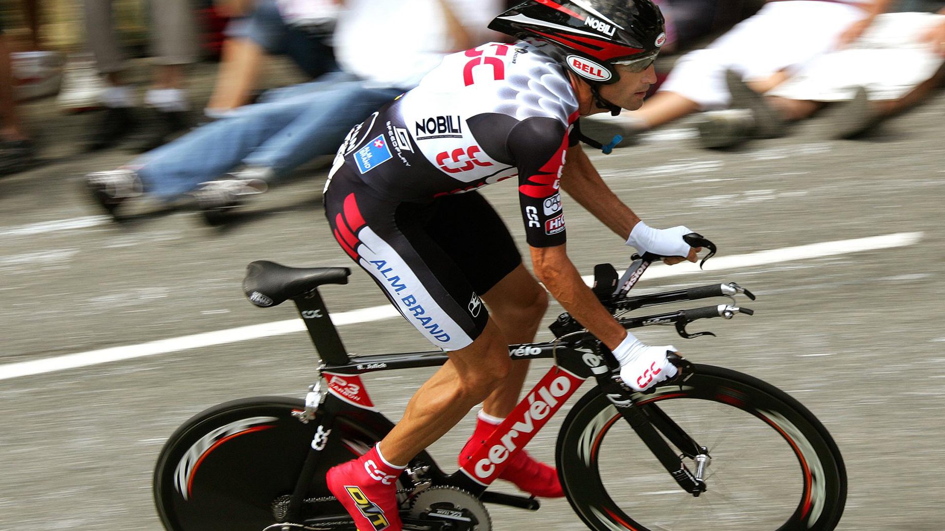 爱游戏在线-英格拉姆抢七接管比赛，当战术压制遭遇孤胆英雄