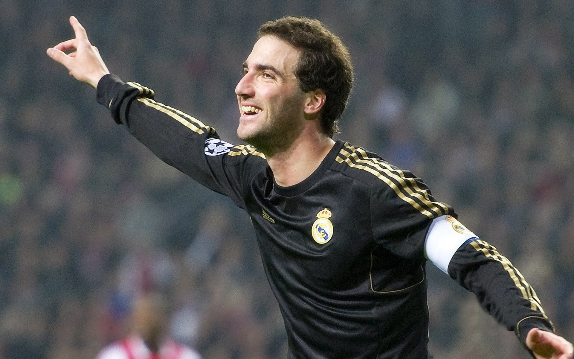 巴萨关键战突围塞维利亚，萨内成为关键先生